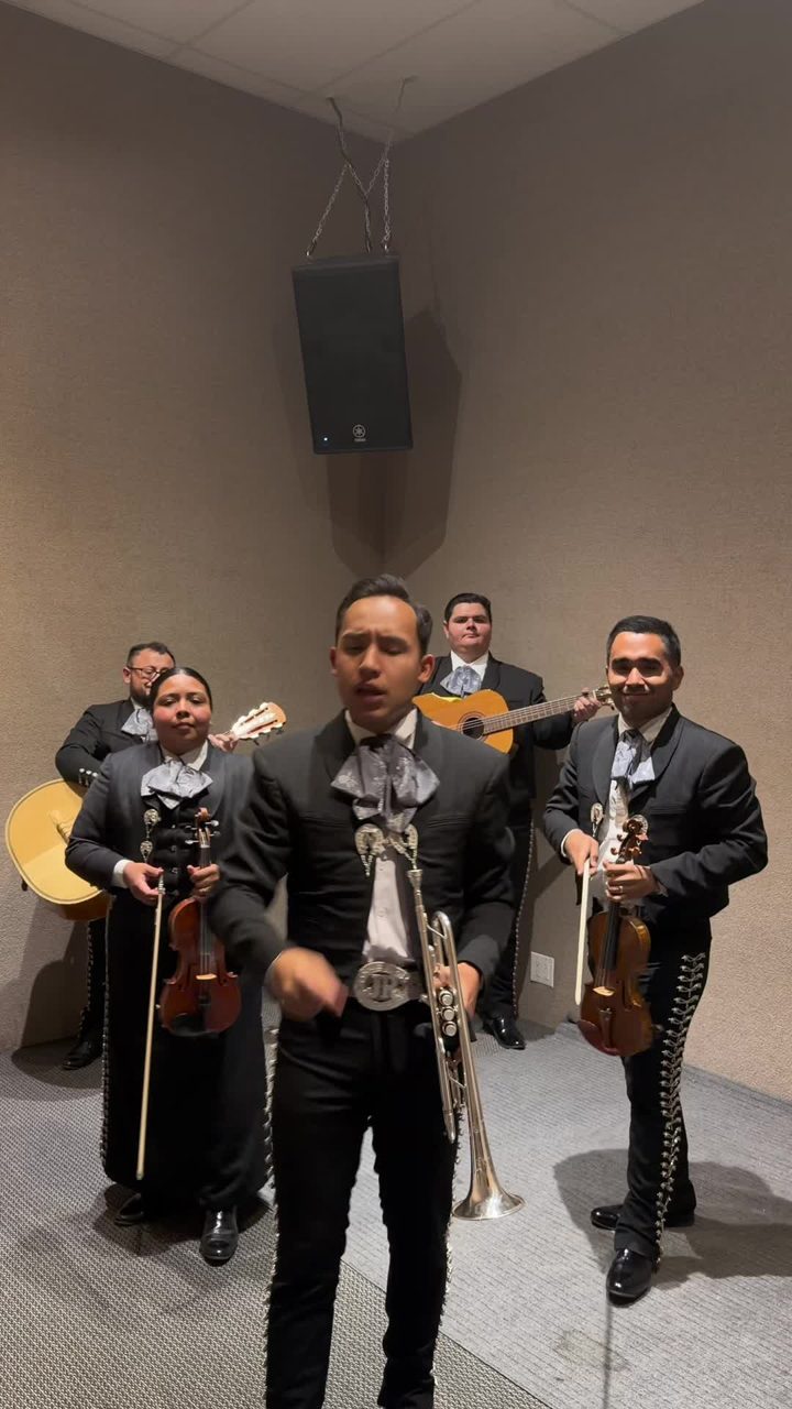 Trumpet player Jorge Ramirez performing No Me Sé Rajar with the full ensemble behind him