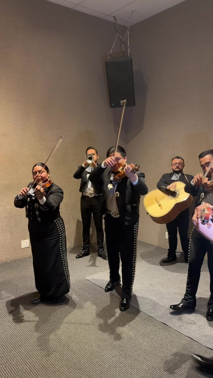 Guitarist Alejandro Aranda performing Entrega Total alongside violins and trumpet